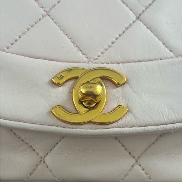 Vintage Pink Chanel Diana - Picture 3 of 13